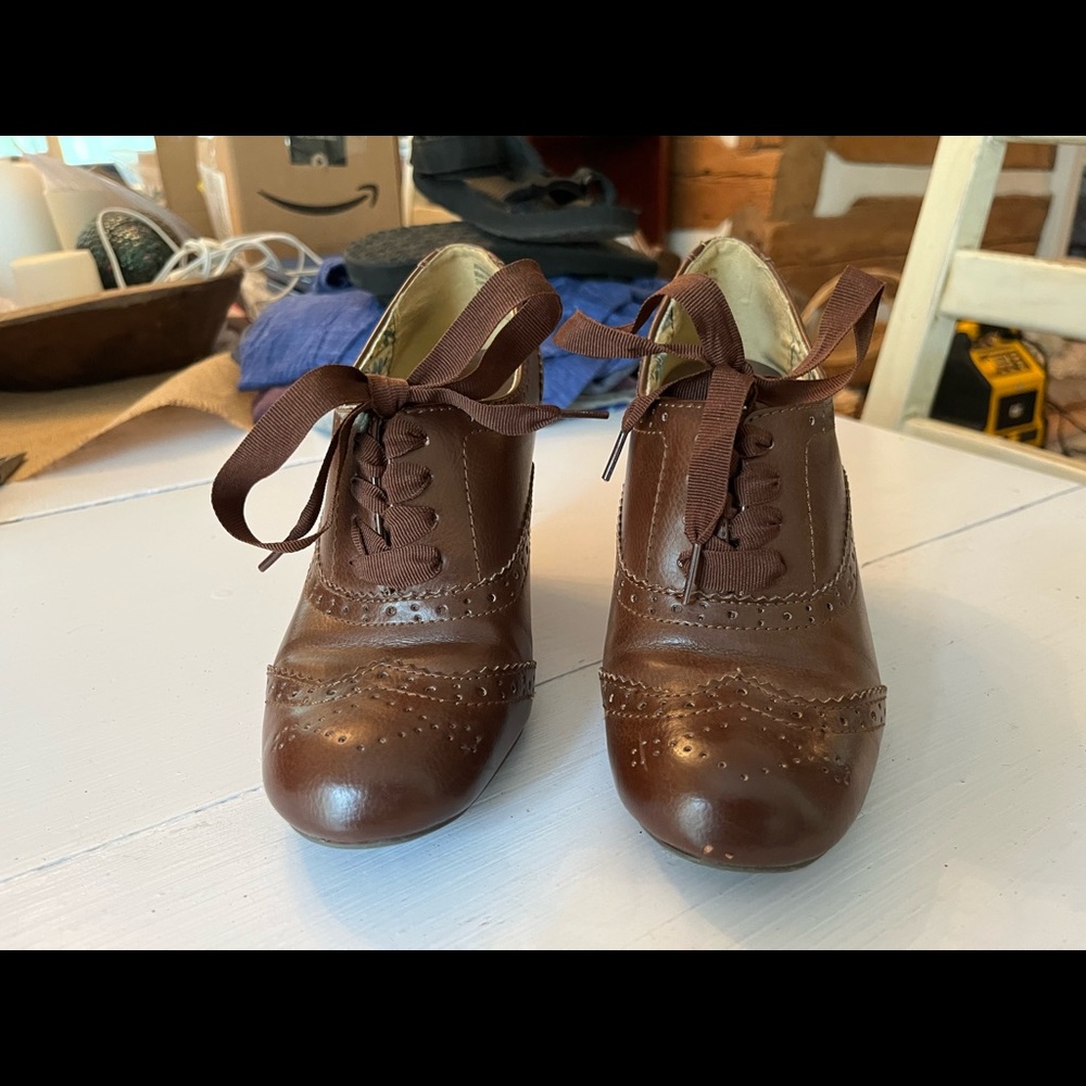 American Eagle size 7.5, Used, but in very good condition.